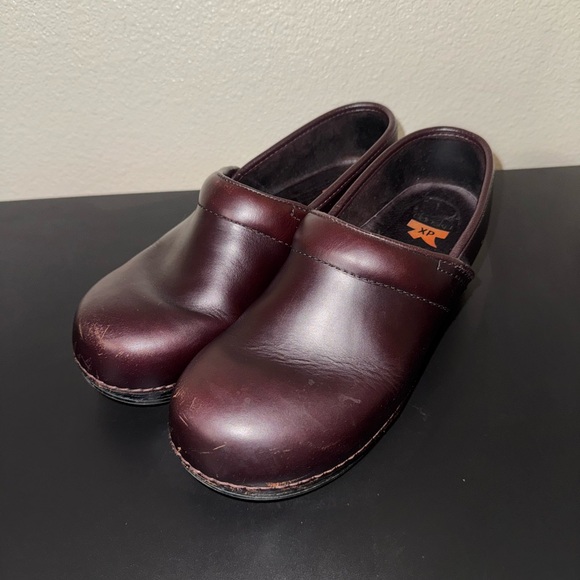Dansko Professional Cordovan Smooth Leather Clogs size 40 - Picture 2 of 7